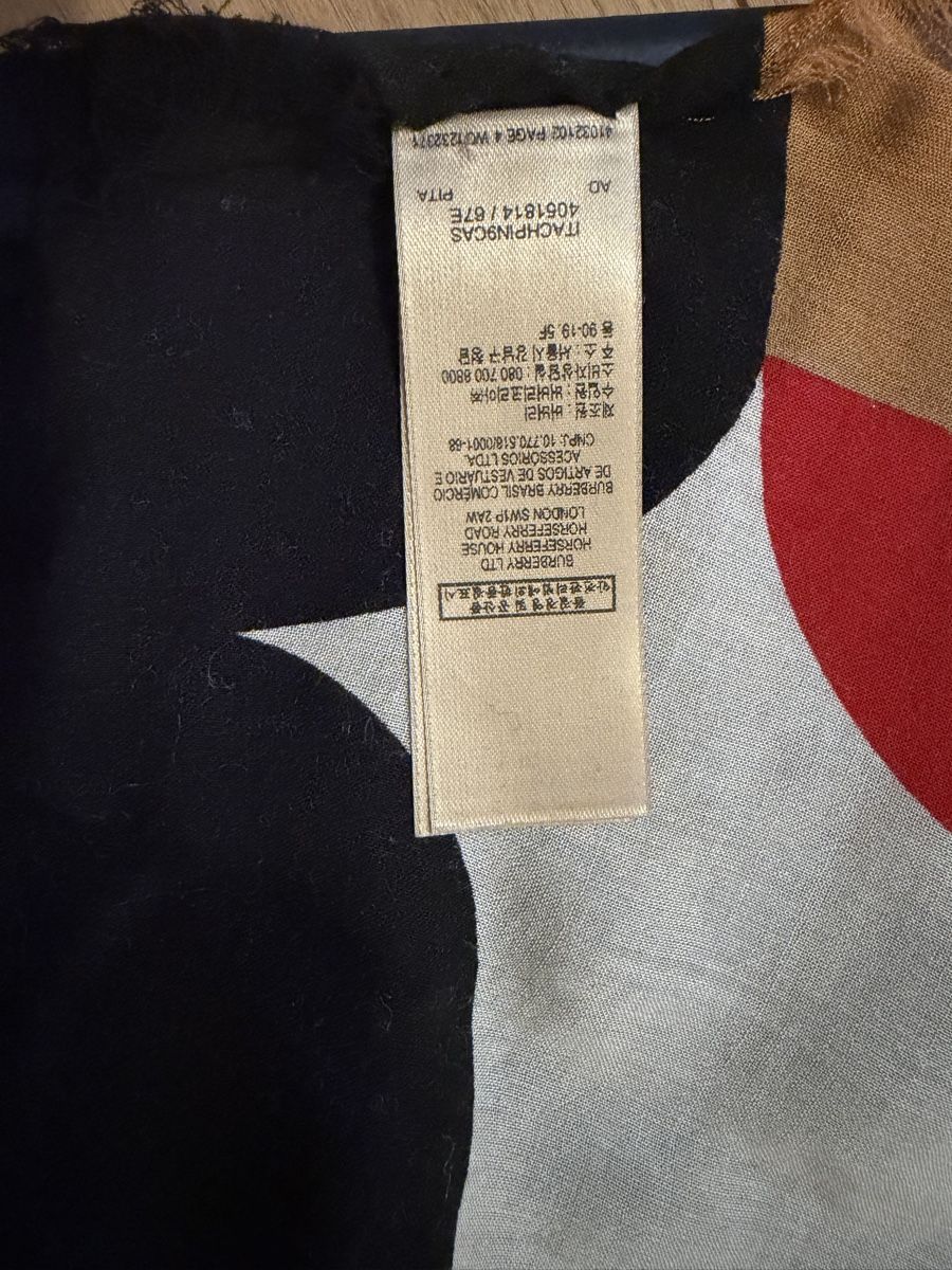 Burberry Foulard & Sciarpe: Burberry Schal – Nuovo e nell'imballaggio originale da Geroldswil venduto da JosiZ 3