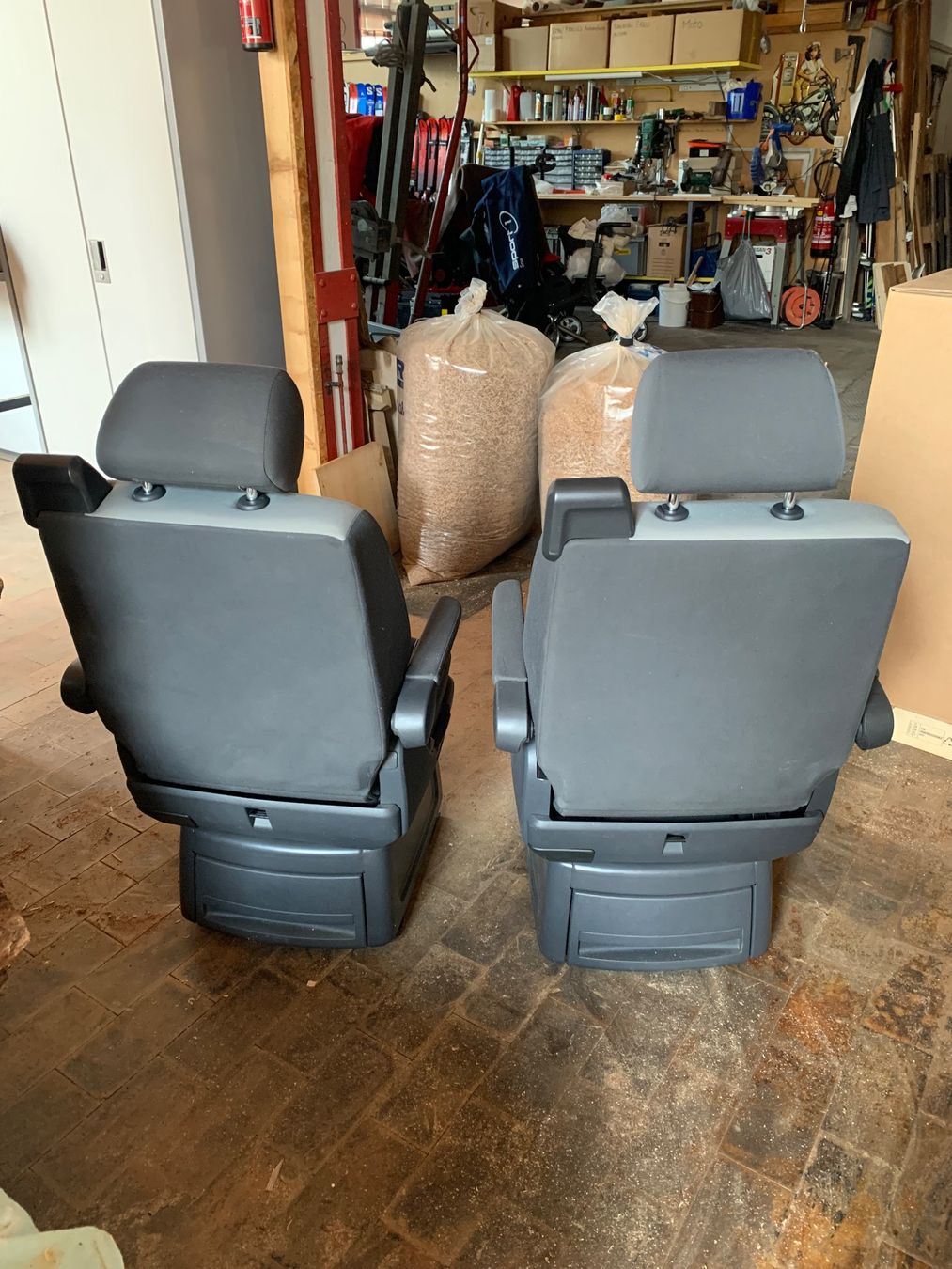 VW Alle Autoersatzteile: 2x VW T5 T6 Einzelsitz drehbar original – Gebraucht aus Seedorf UR von Lochy 2