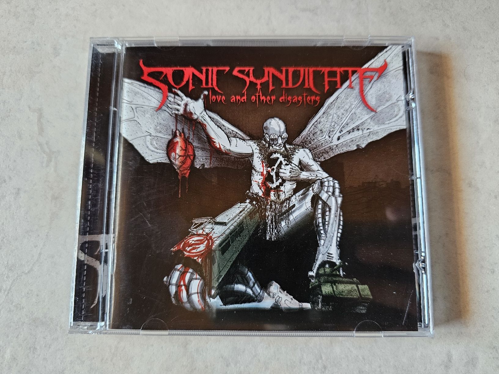 CDs: Sonic Syndicate  -  Love And Other Disasters – Gebraucht aus Schneisingen von backstore24