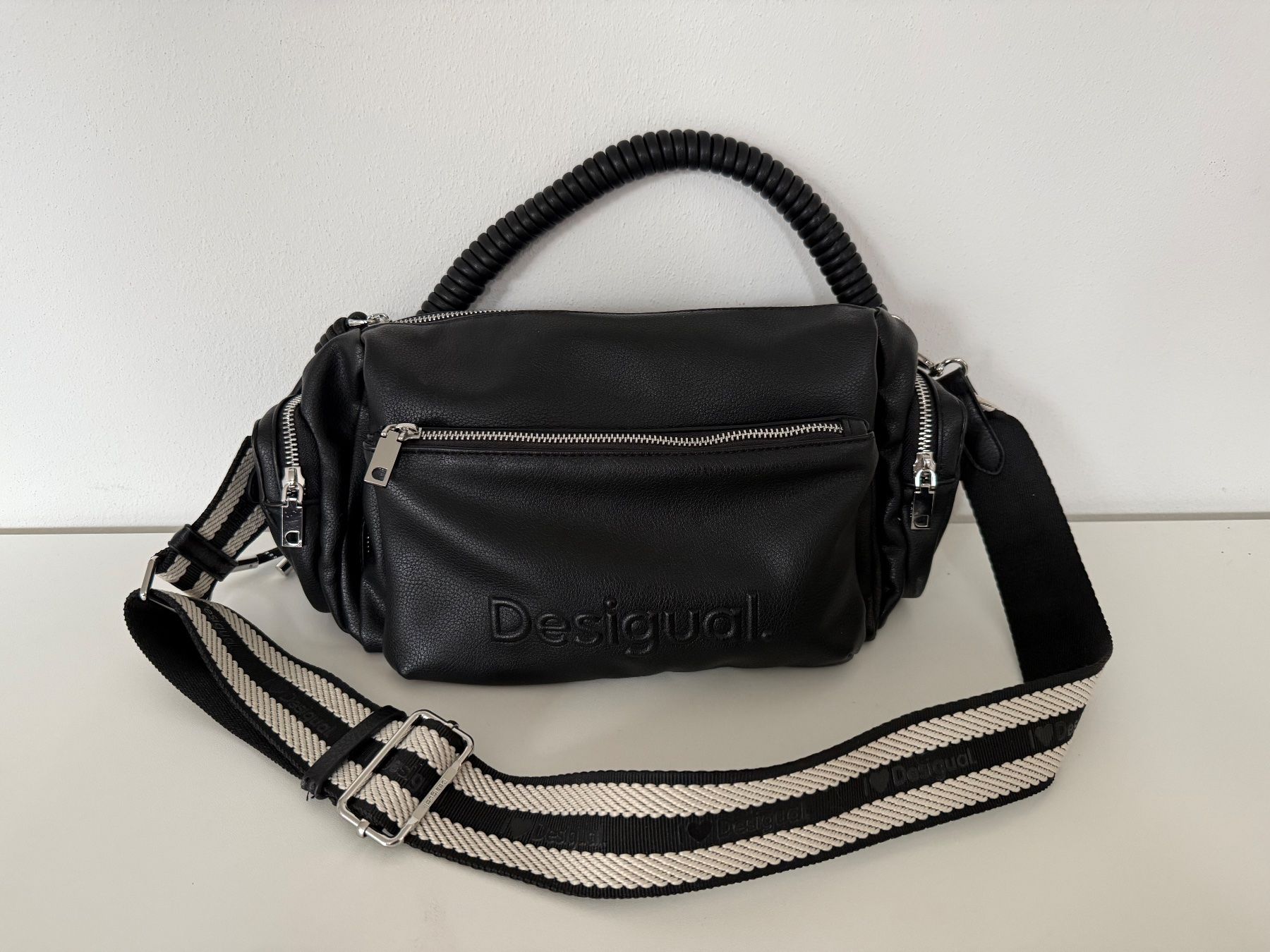 Desigual Borse da donna: Schwarze Desigual Handtasche – Usato da Ermatingen venduto da Speiki2 1