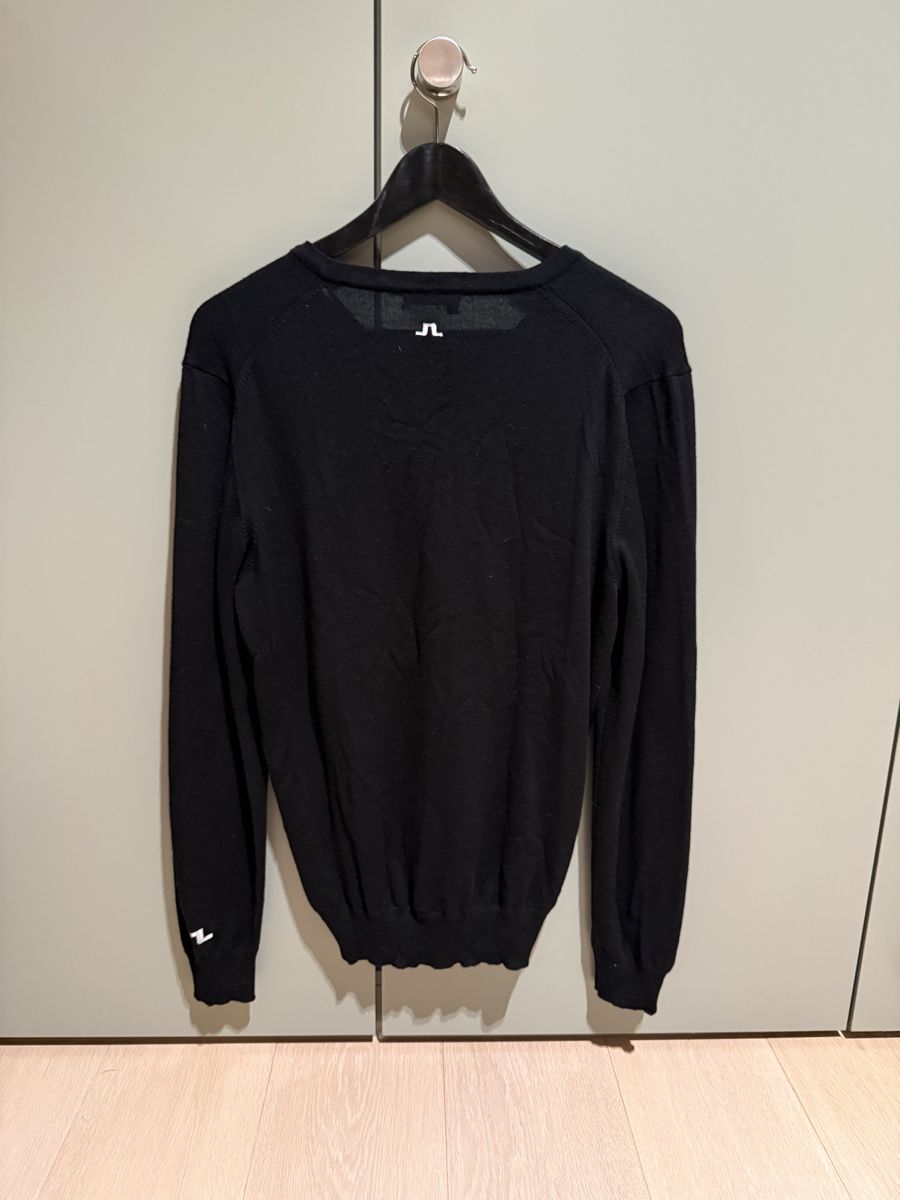 Lindeberg Pullover & Sweatshirts: J.Lindeberg Pullover schwarz V-Ausschnitt Grösse M – Gebraucht aus Affoltern am Albis von Biohazard666 1