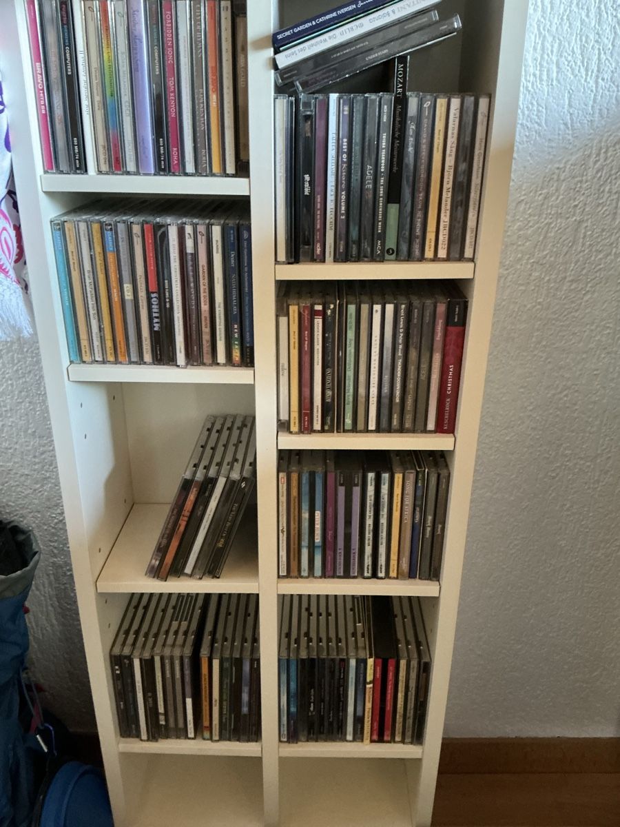 CDs: CD Gestell mit CDs – Gebraucht aus Emmenbrücke von syb_r6vv