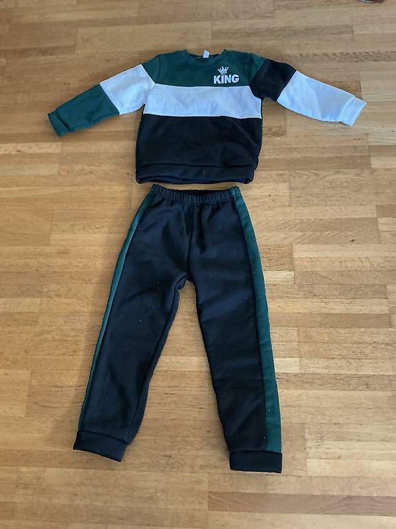 Kleiderpakete & -sets: neuer jungs Trainer Gr.130 – Neu und originalverpackt aus Wildhaus von Yoursports 1