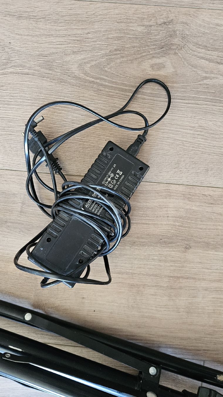 Lampade: Ringlicht mit Stativ und Netzteil 26cm und 18cm – Usato da Bülach venduto da winzelerdavid 4