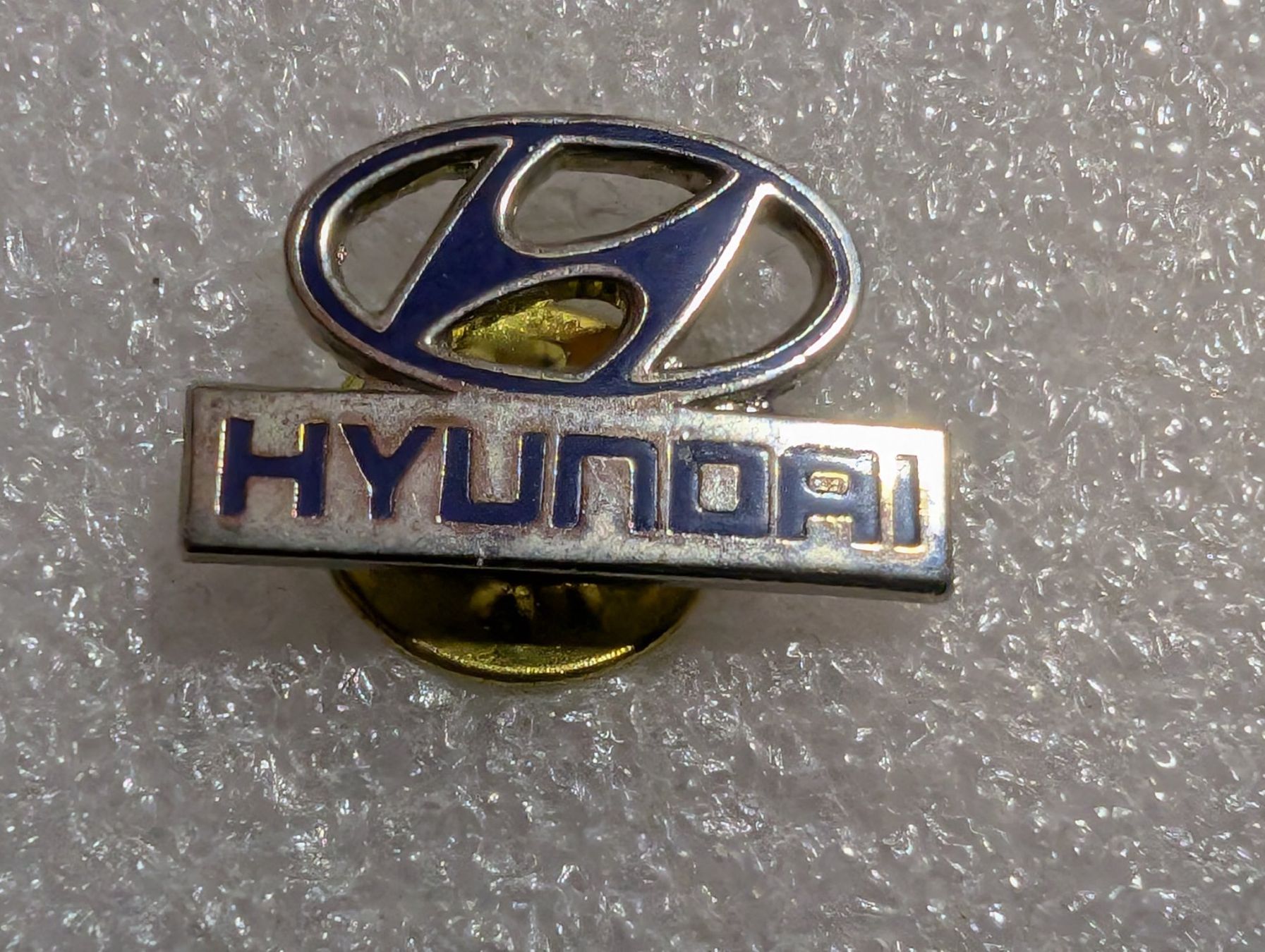 Plaketten & Abzeichen: Ansteckpin 296: Hyundai – Gebraucht aus Oppligen von Pin-Fall-Shop
