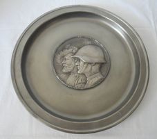Teller Zinn gross mit Schweizer Soldat nummeriert, D= 33,5cm