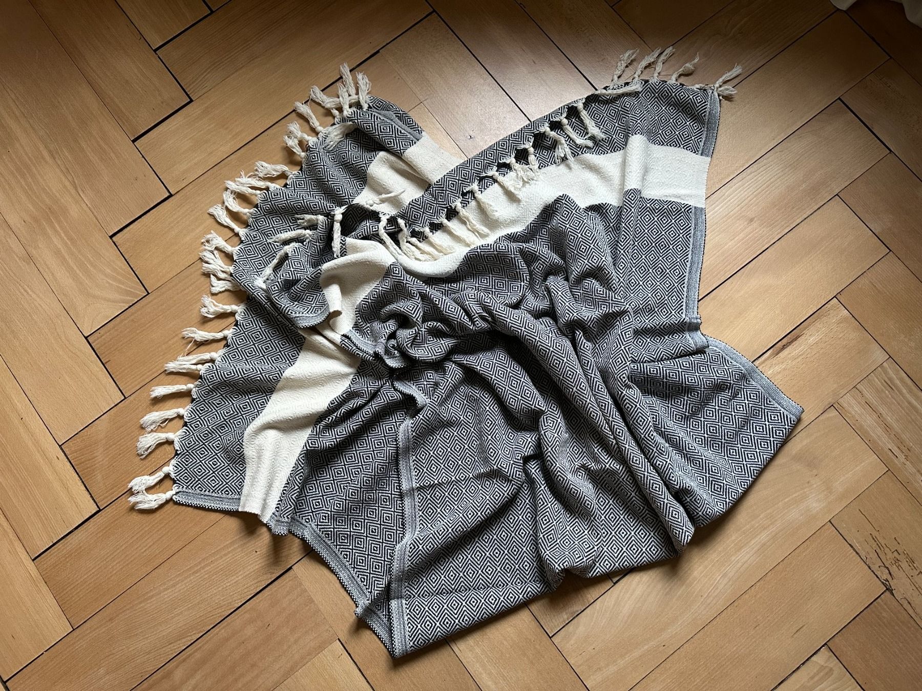 Coperte: Wohndecke schwarz-weiss gemustert – Usato da Zürich venduto da Diazaio