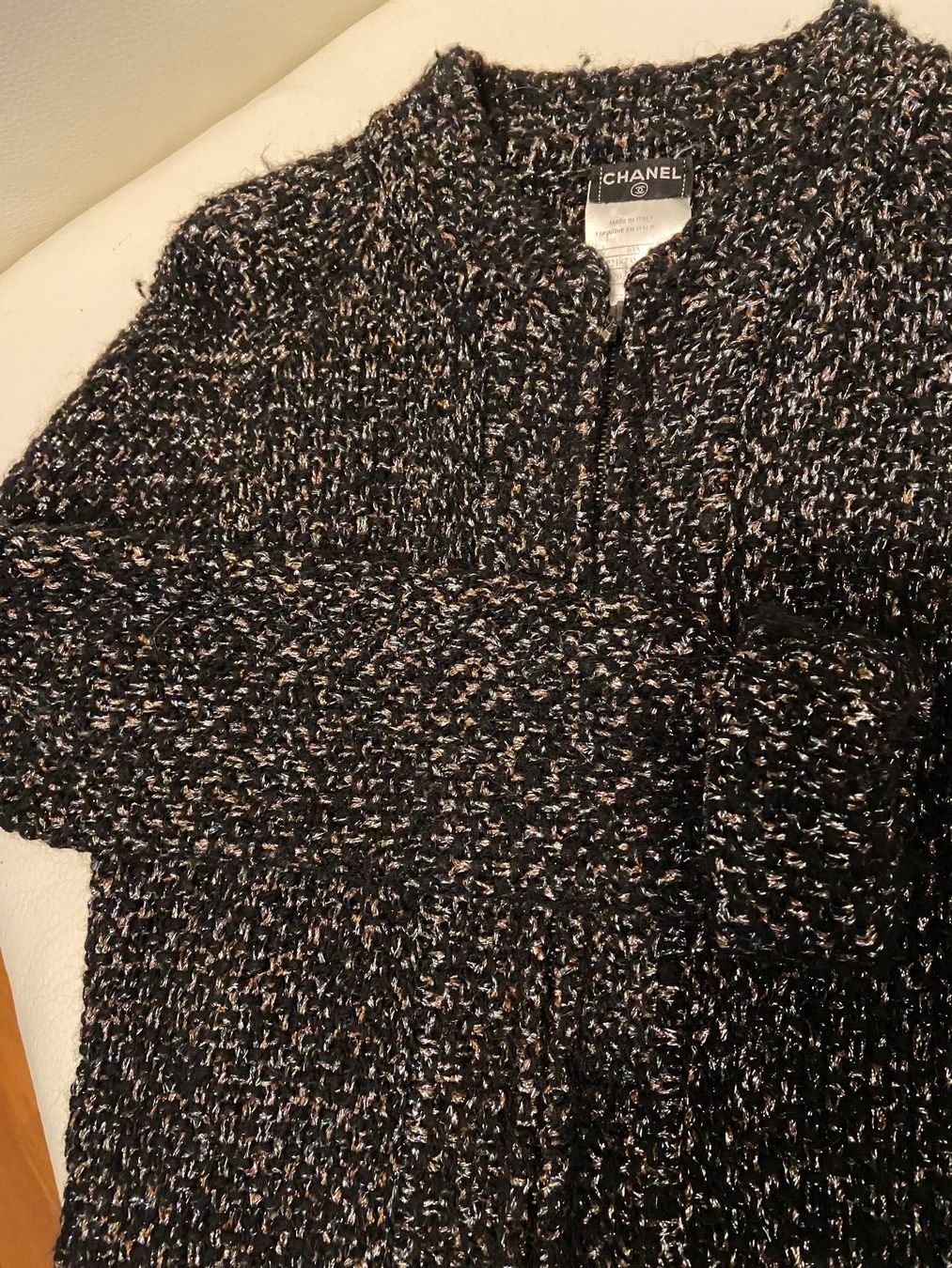 Chanel Maglioni & Felpe: CHANEL Strickpullover mit Reissverschluss - Made in Italy – Usato da Unterengstringen venduto da bar_rh5f