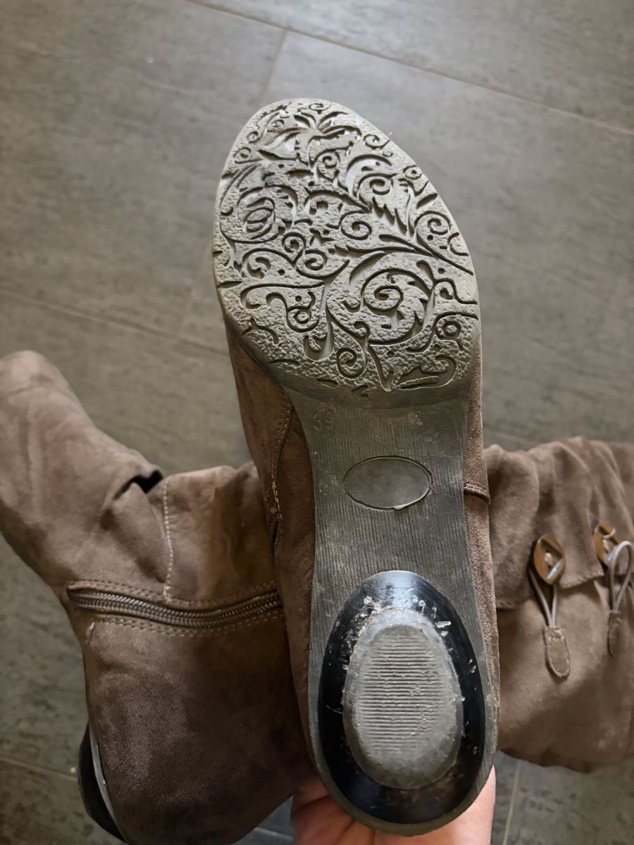 Damenschuhe: Stiefel Grösse 39 – Gebraucht aus Tumegl/Tomils von tiger358 1