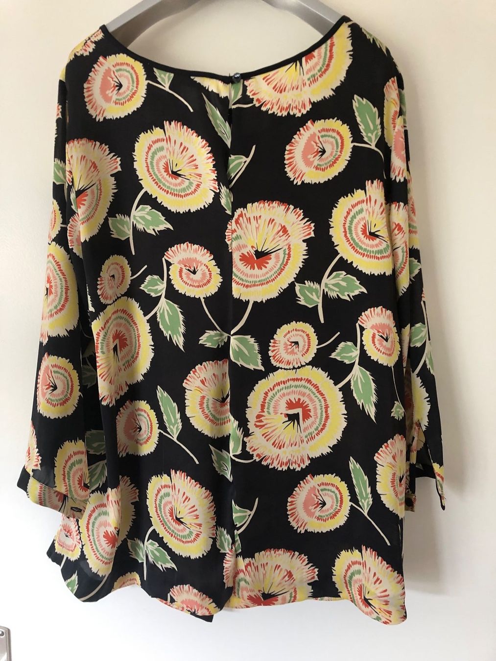 Blusen: Bluse Ribeiro mit Blumendruck – Gebraucht aus Egg b. Zürich von Nyborg_33
