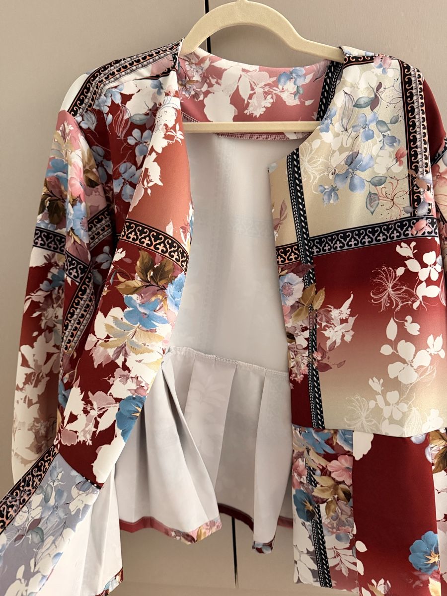 Giacche: Stylish floral print light jacket - Tailor Made – Nuovo e nell'imballaggio originale da Paradiso venduto da Ixaya.studio 1