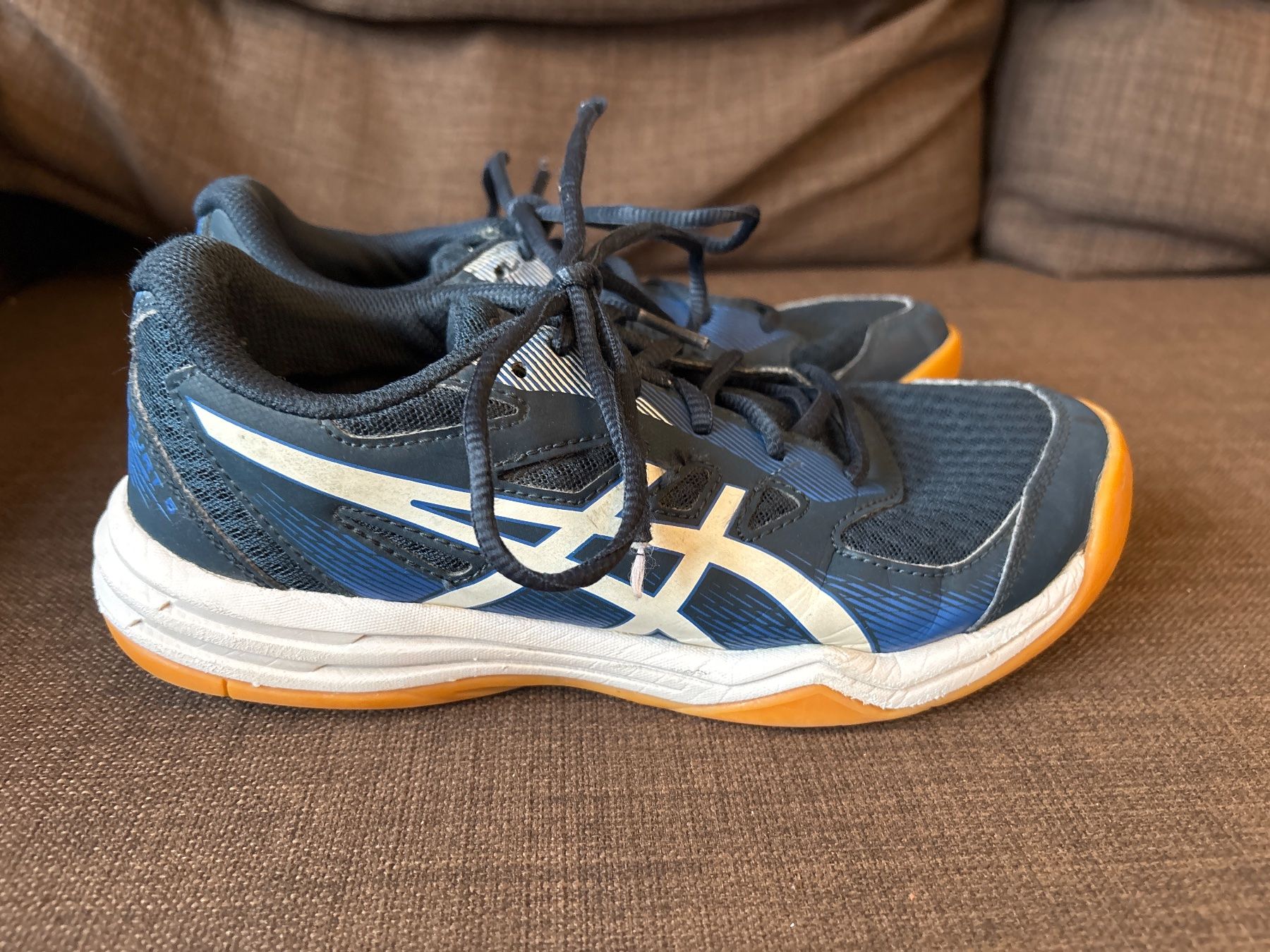 Asics Herrenschuhe: Asics Hallenschuh / Sneaker Grösse 37.5 – Gebraucht aus Genève von Livsonman 1