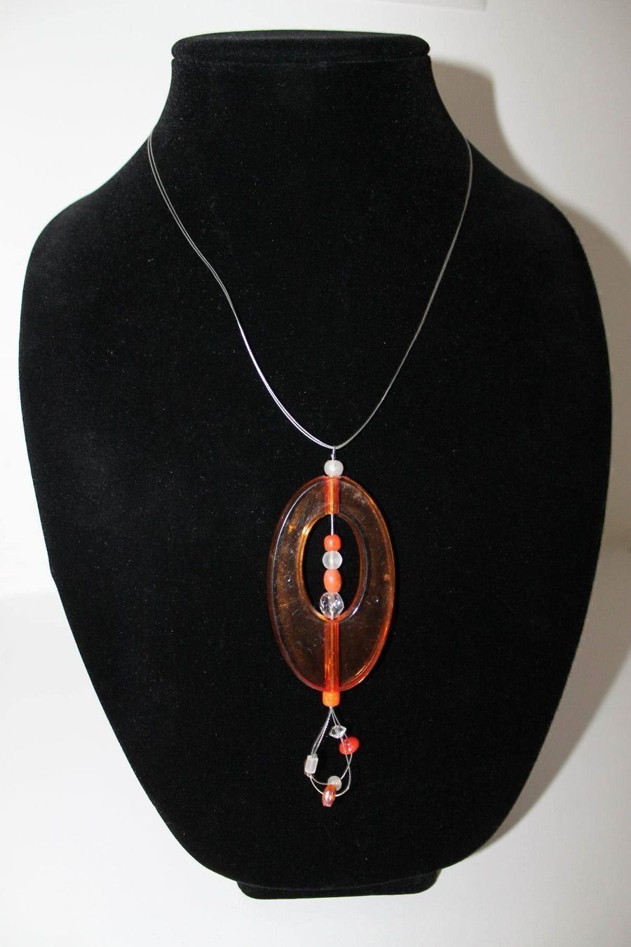 Ketten: Collier artisanal Perle orange plexi & perles de verres – Gebraucht aus Agiez von chouchanelle 3