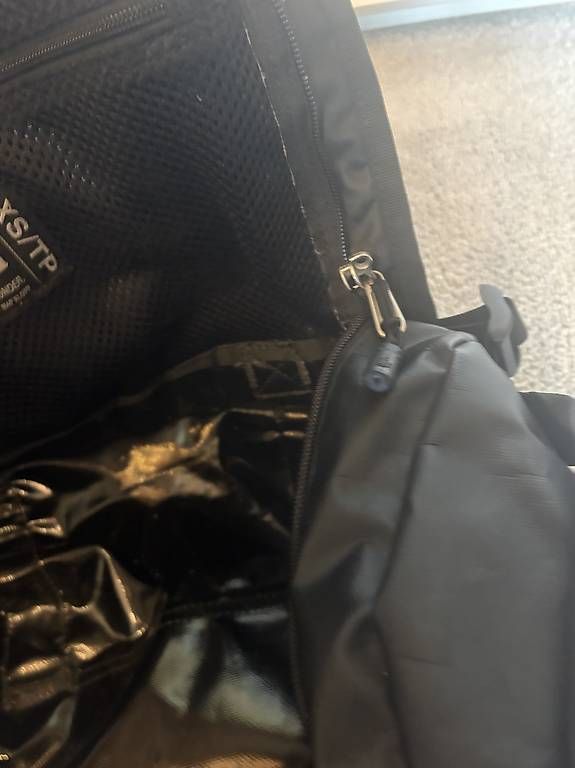 Rucksäcke: Defekte The North Face Tasche/Rucksack  CHF 20. – Gebraucht aus Uttigen von extreme08 3