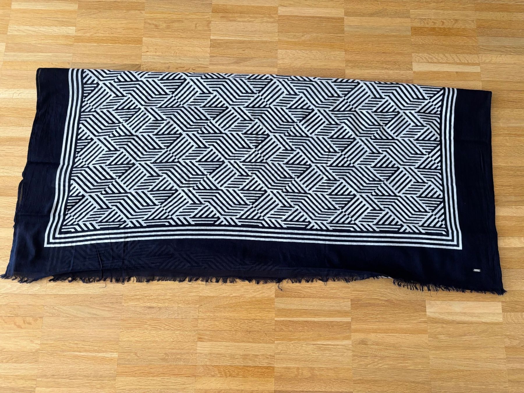 Opus Foulard & Sciarpe: Schal von Opus – Usato da Emmenbrücke venduto da gar_xds2 1