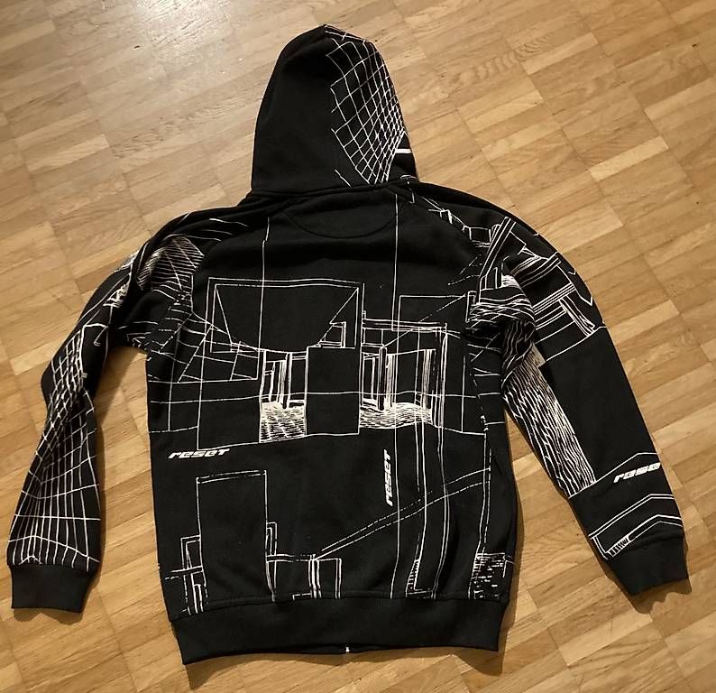 Maglioni & Felpe: Pulli mit Kapuze Gr 152/158 – Usato da Fislisbach venduto da MichaHa 3