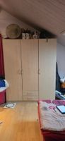 3-Türiger Kleiderschrank, 2/3 Kleiderstange, 1/3 Tablare