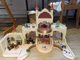 Playmobilschloss inklusive diverse Figuren und Möbel