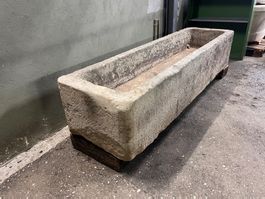 Schöner einfacher Kalksteinbrunnen für den Garten