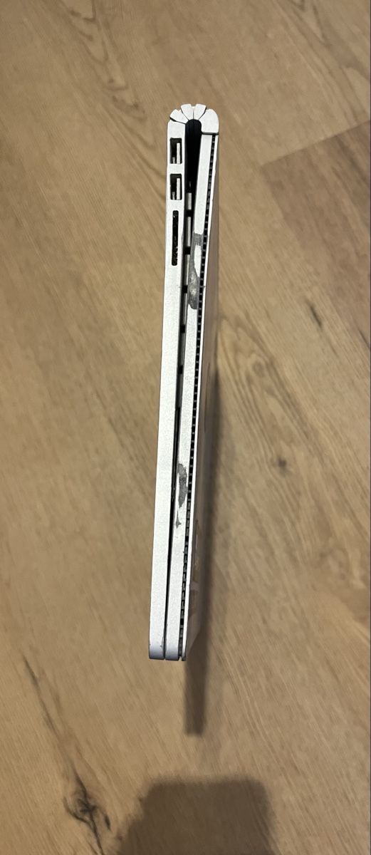 Microsoft Portables: Microsoft Surface Book 2 Laptop mit Ladekabel – Défectueux à Mörschwil par Levian 4