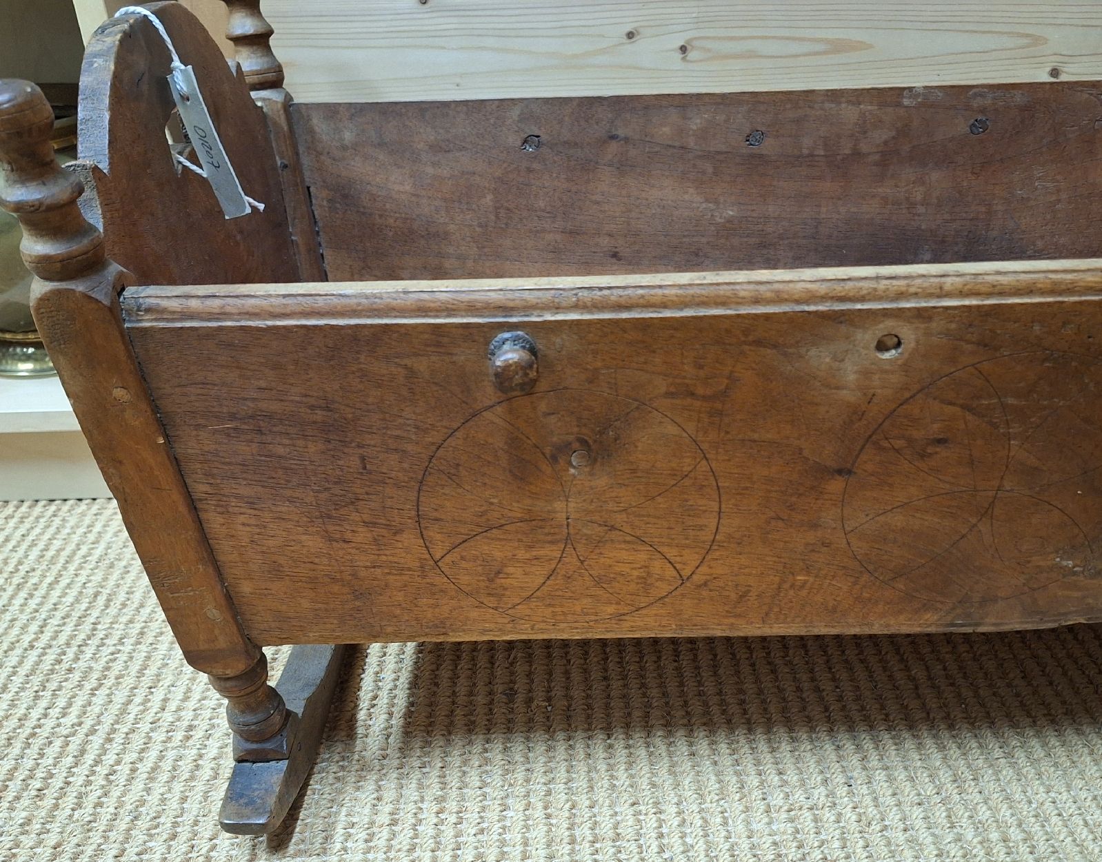 Tutte le decorazioni: Antike Holz Wiege – Usato da Winterthur venduto da Goldpipau 8