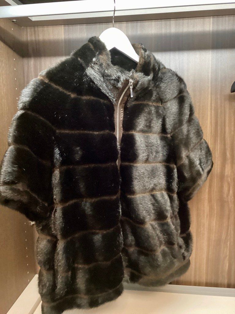 Madeleine Jacken: MADELEINE - FAUX FELLJACKE ! – Neu und originalverpackt aus Nänikon von rmw24 6