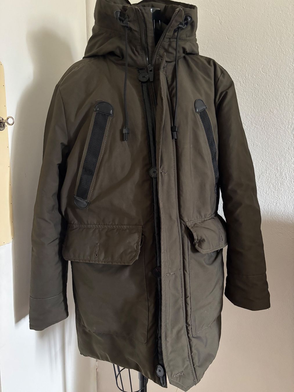 Zara Jacken: Olive Winterjacke – Gebraucht aus Bern von ViksiBash