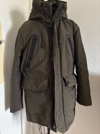 Olive Winterjacke