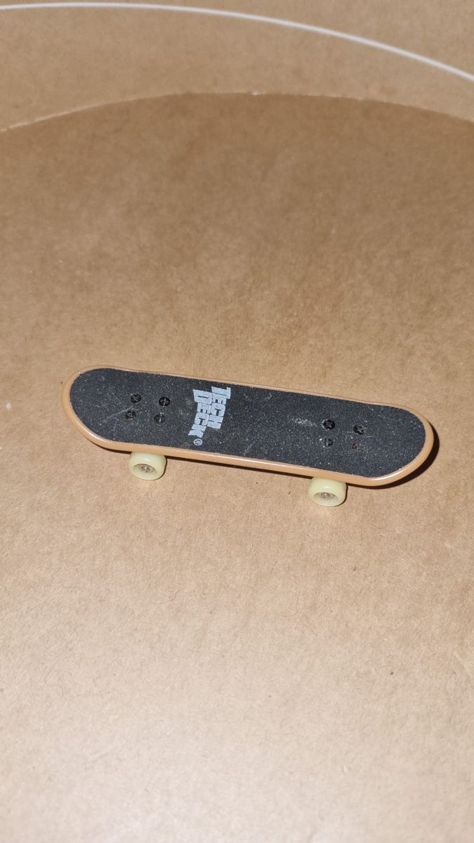 Giocattoli: Fingerboard DGK neu Zustand – Usato da Amriswil venduto da ALETAL
