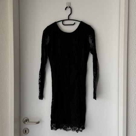 Kleid Bik Bok schwarz langarm Spitzenoptik Grösse S