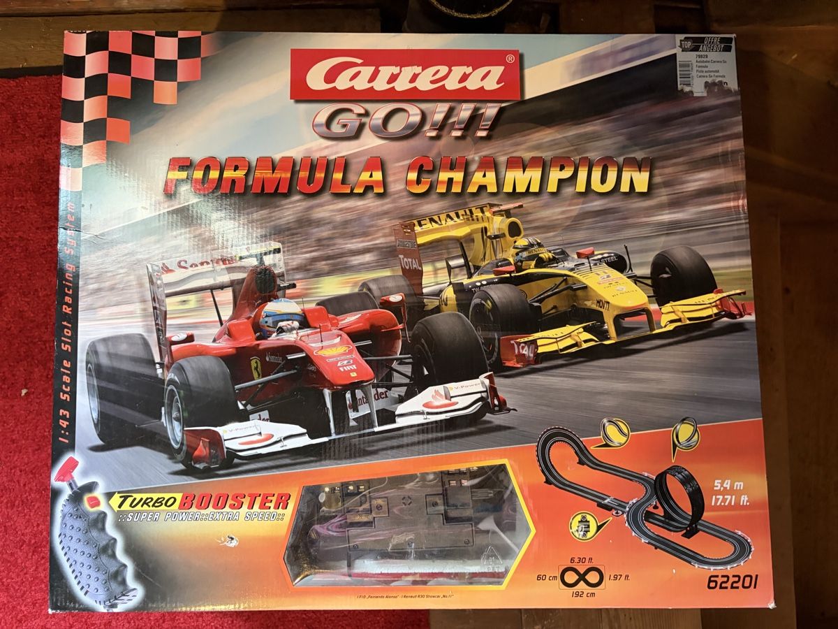 Carrera Circuits: Carrera Rennbahn mit Autos – D'occasion à Herisau par spinn_chind