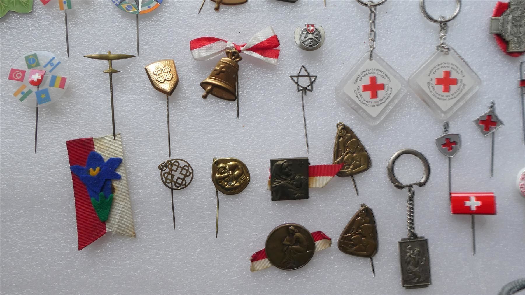 Placchette & Badge: Lot Sammlung Anstecknadeln und Abzeichen August – Nuovo e nell'imballaggio originale da Frauenfeld venduto da Astra13 2