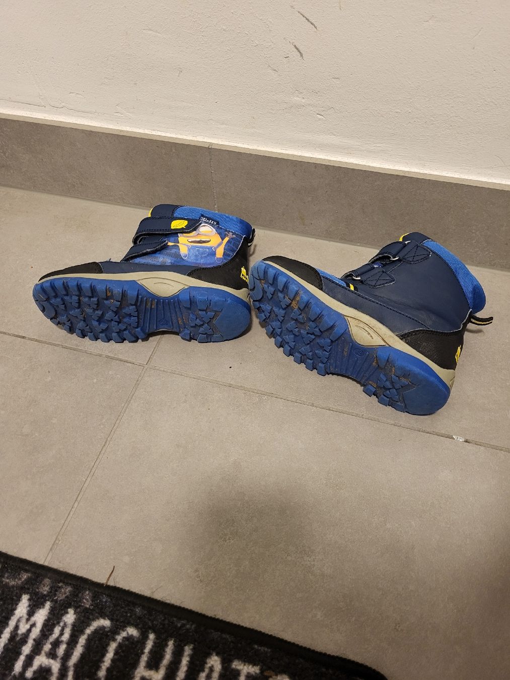 Schuhe für Jungen: Winterstiefel mit Minions Motiv, Gr.28 – Gebraucht aus Biel/Bienne von Aare5 3
