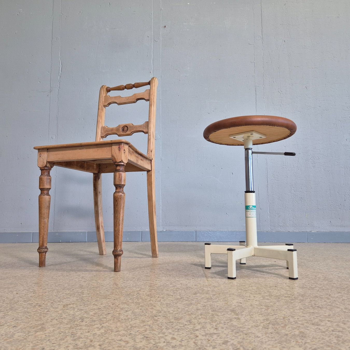 Sgabelli: Swivel Stool Fritag Drehhocker Hocker Höcker – Usato da Nottwil venduto da Wondewa-Shop 1