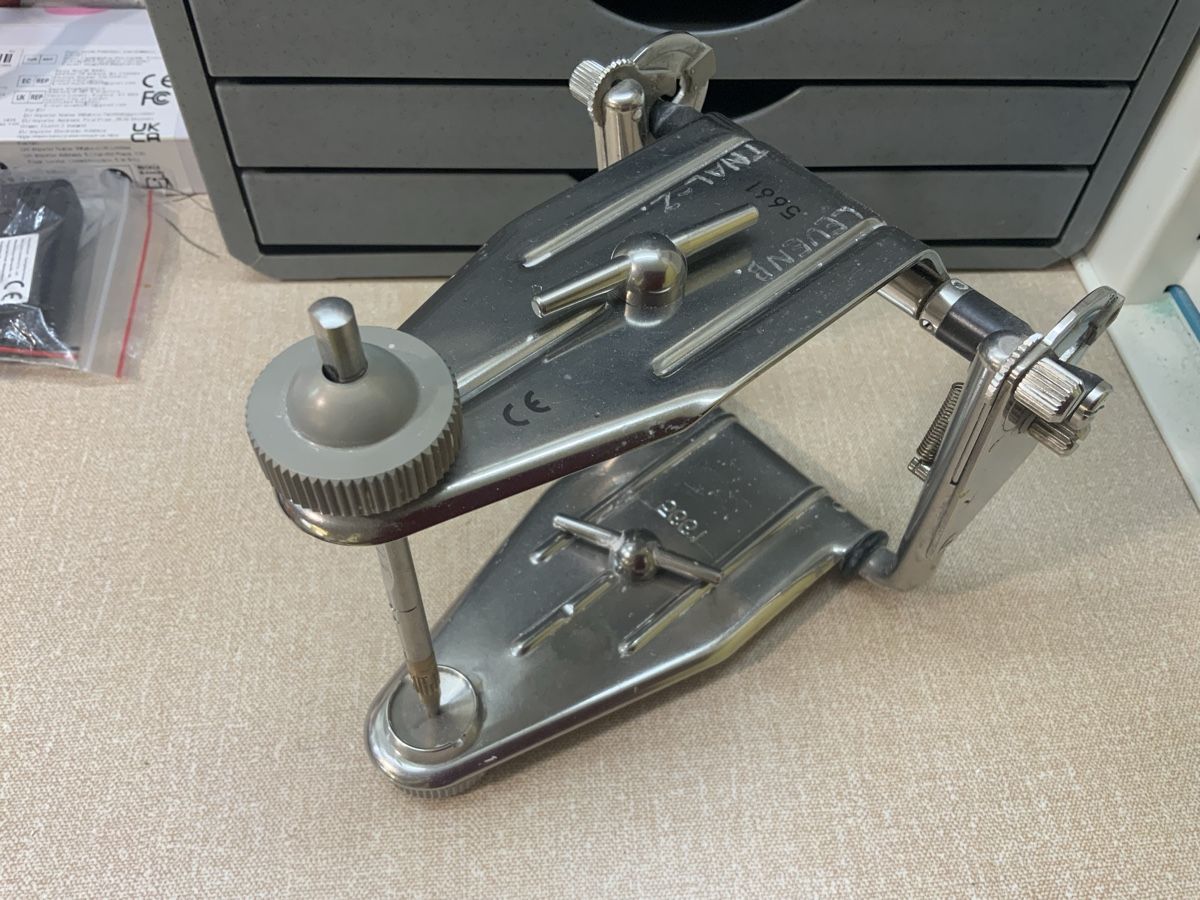 Attrezzature mediche: Condylator – Usato da Heimisbach venduto da Cathsith