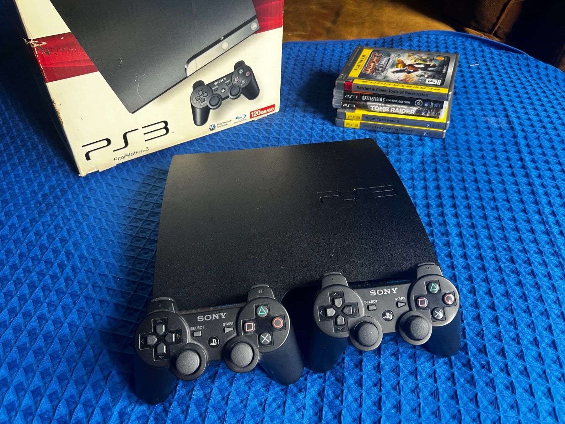 Sony Konsolen: Playstation 3 Slim Bundle mit Controller und Spielen – Gebraucht aus St. Gallen von lis_cd6d