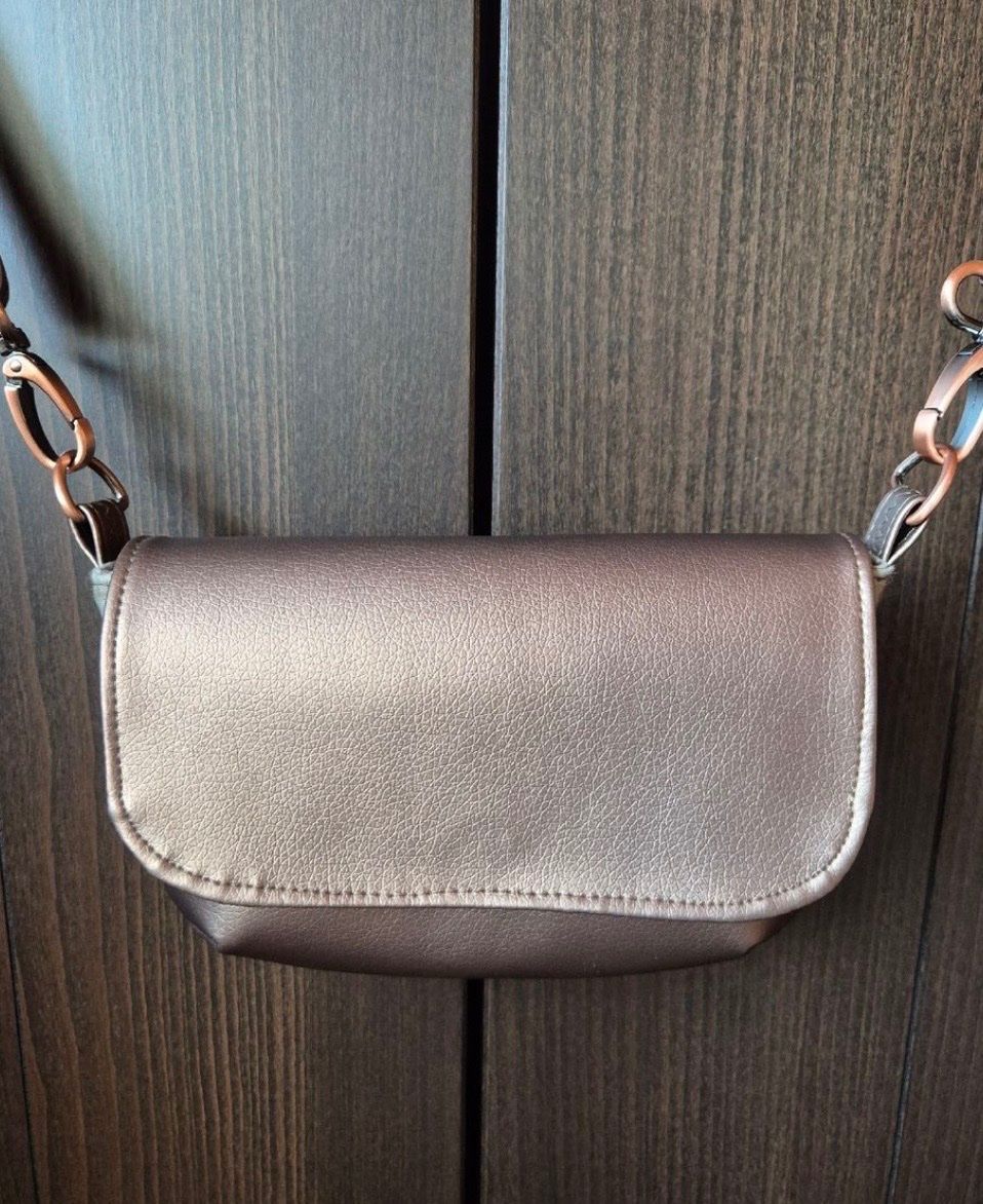 Taschen für Damen: Kleine Handtasche Handmade - neuwertig – Neu (gemäss Beschreibung) aus Safenwil von 2hand_aber_wertvoll