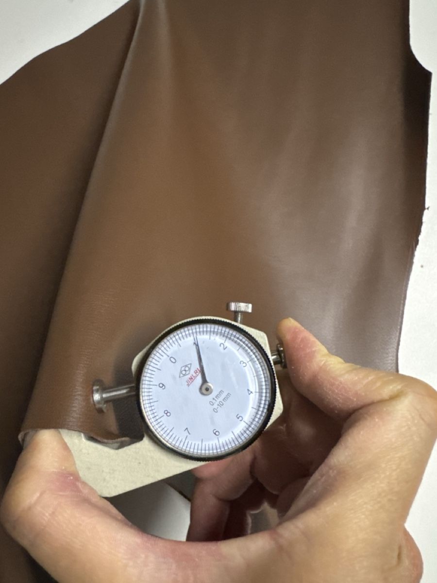 Tessuti: Lederstücke braun Set 2/ schafsleder  – Nuovo e nell'imballaggio originale da Veyras venduto da ValClasse 5