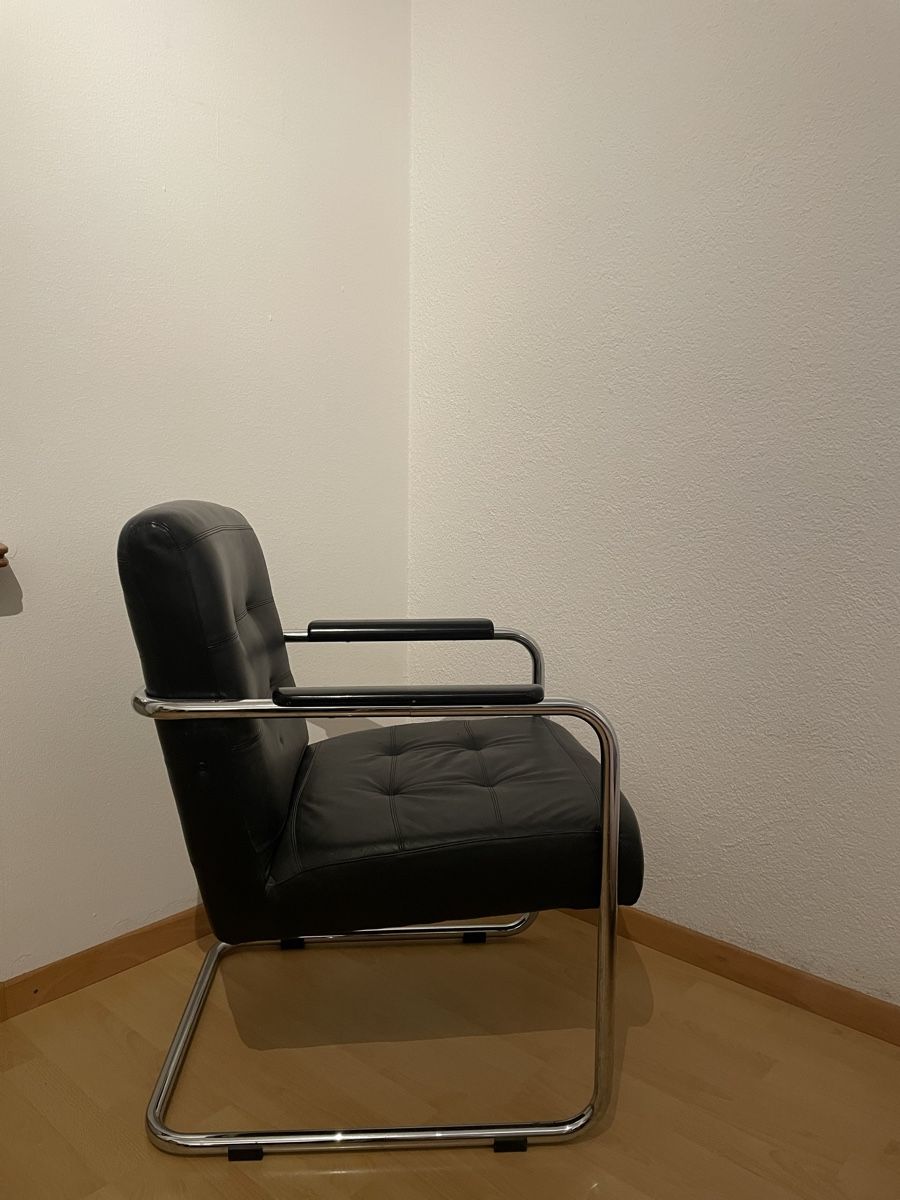 Sessel: Freischwinger Sessel in Schwarz – Gebraucht aus Thun von rem_9vqs 1