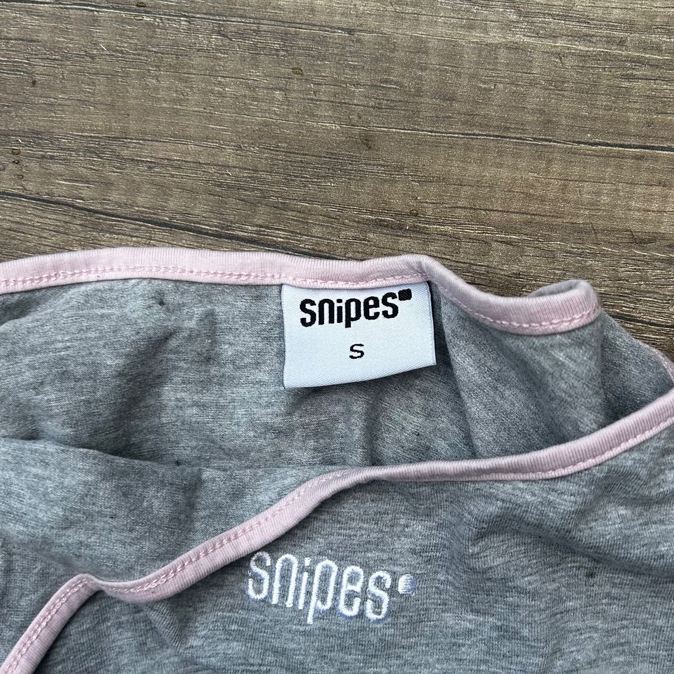 Snipes Top: Snipes crop top grau Grösse S – Usato da Basel venduto da likeitbuyit 1