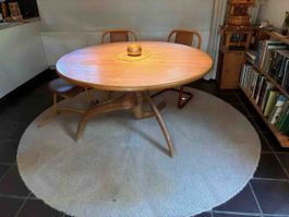 Runder Designklassiker Tisch aus Holz