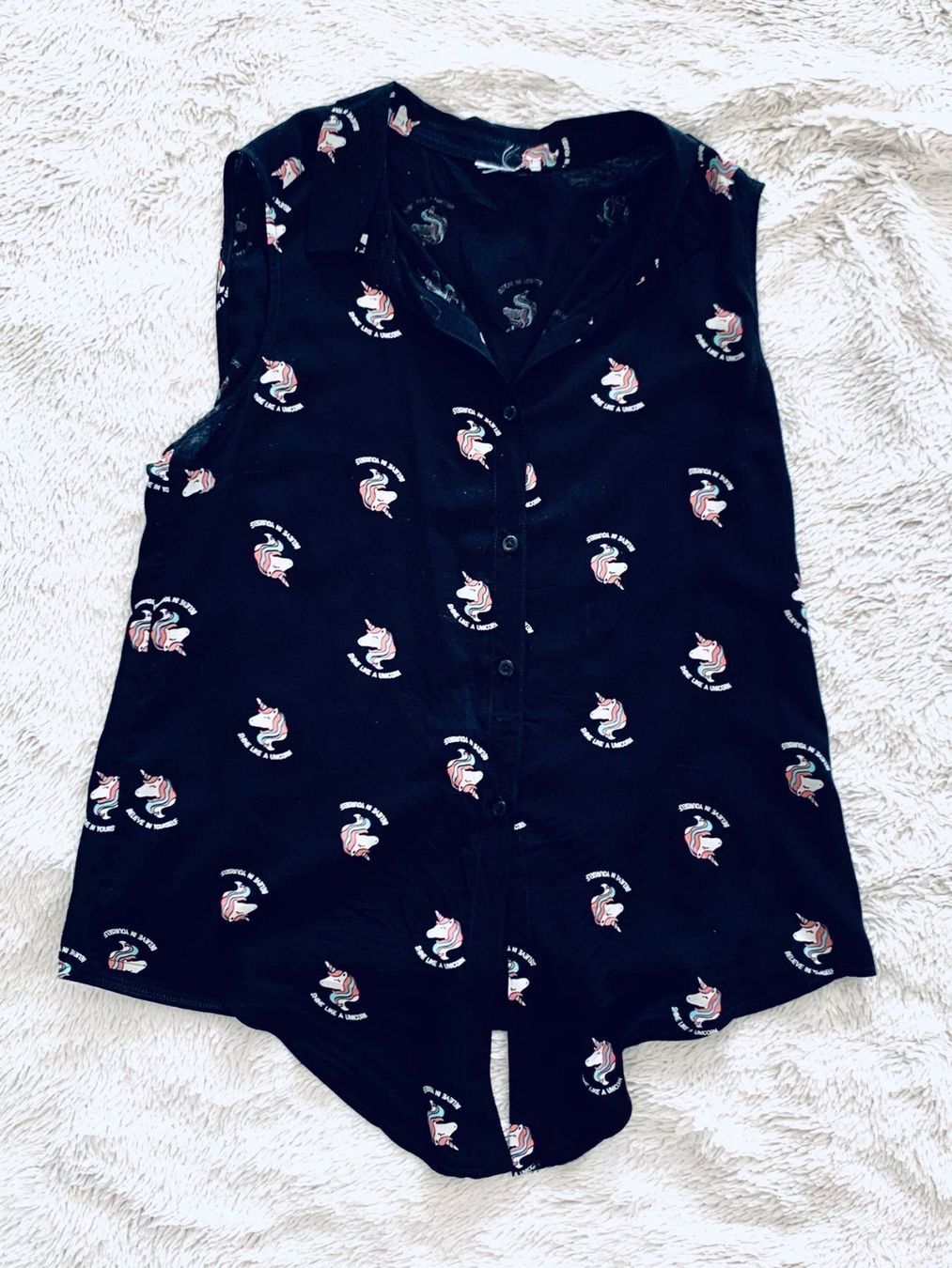 Camicette, T-shirt & Top: Top schwarz mit Einhörner Unicorns, top Zustand – Usato da Emmenbrücke venduto da little.treasures 4