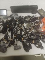 HP-Dockingstation, TomTom Navigator und Kabel