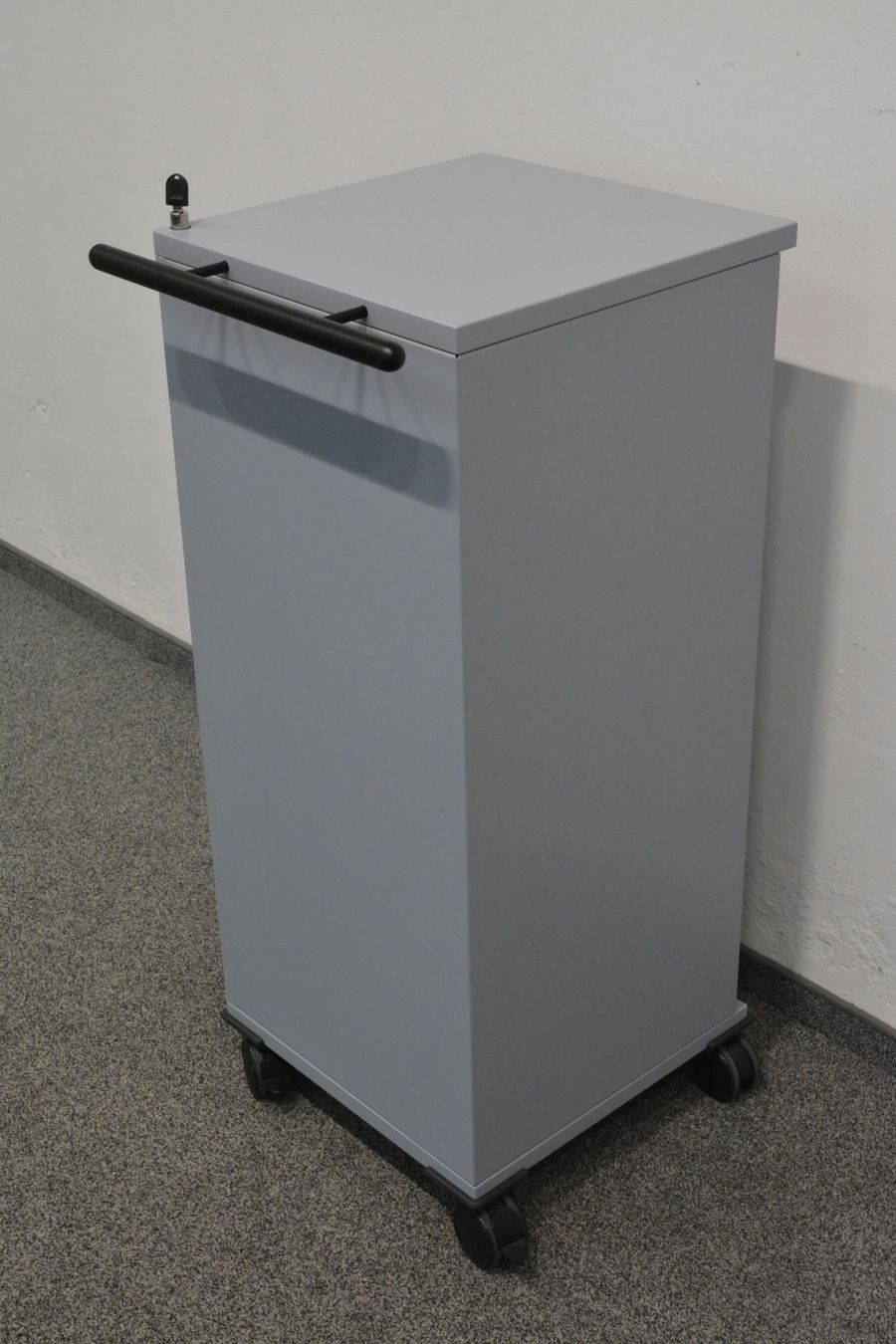 Banconi: Novex LC2 Roll-Caddy Blaugrau – Usato da Schönenwerd venduto da mcofficeshop 4