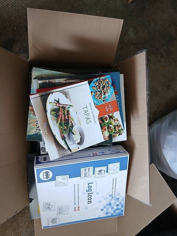 Livres: Bücher gratis abzugeben – D'occasion à Reinach BL par Nicola70 2