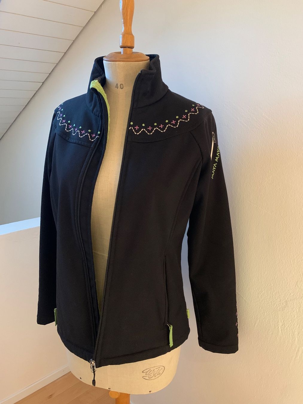 Vestes: Maya Maya Softshelljacke – D'occasion à Ennetbaden par usemiste