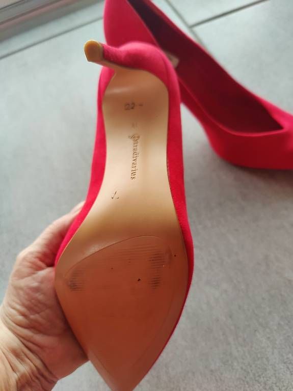 Stradivarius Scarpe da donna: Escarpins rouges neufs Stradivarius - pointure 39 – Nuovo e nell'imballaggio originale da Etoy venduto da Ctrl0 1