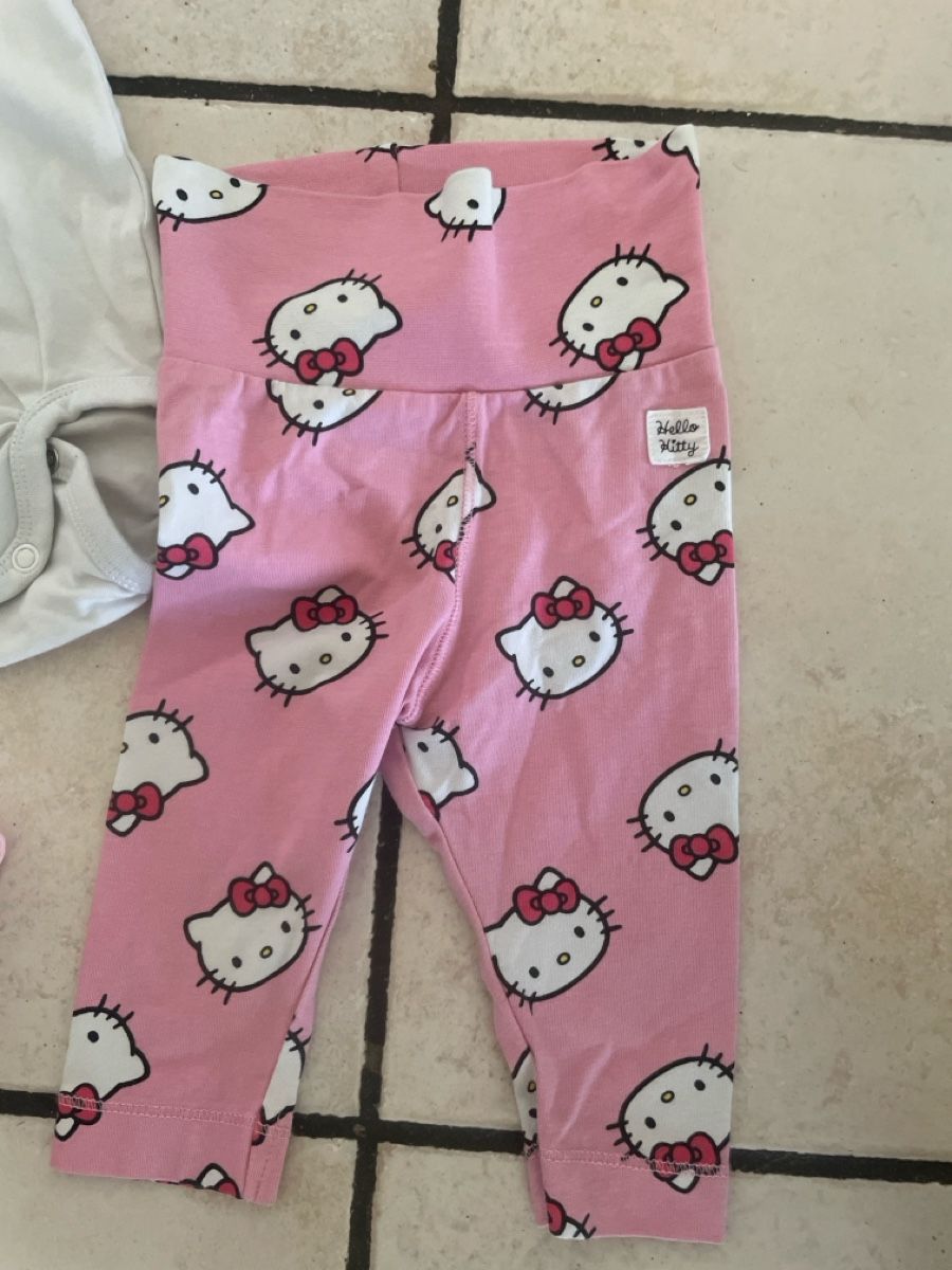 Hello Kitty Lotti & Set di vestiti: H&M Hello Kitty Sommer Set Gr. 62  4-teilig – Nuovo (secondo la descrizione) da Obergerlafingen venduto da cabo4 1