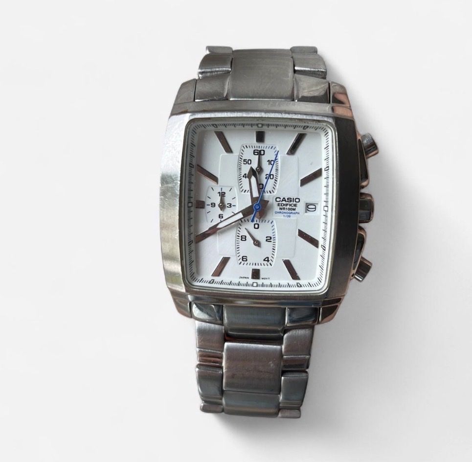 Casio Uhren: Casio Uhr Edelstahl weiss  – Gebraucht aus Davos Dorf von Gigafat