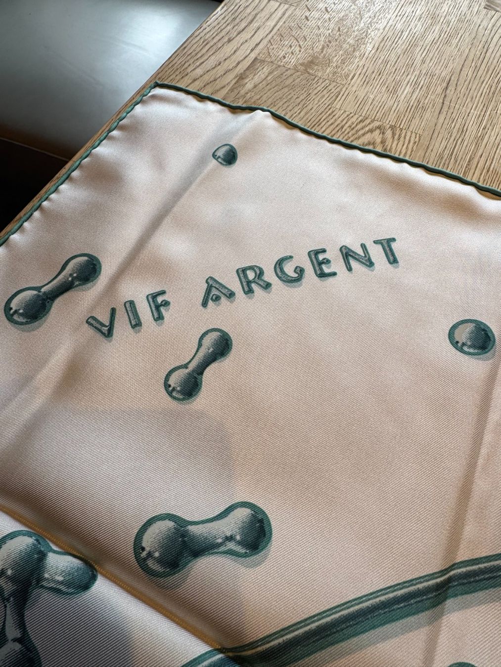 Hermès Foulard & Sciarpe: Authentic Vif Argent HERMES Silk Scarf – Usato da Grund b. Gstaad venduto da ReLuxe 3